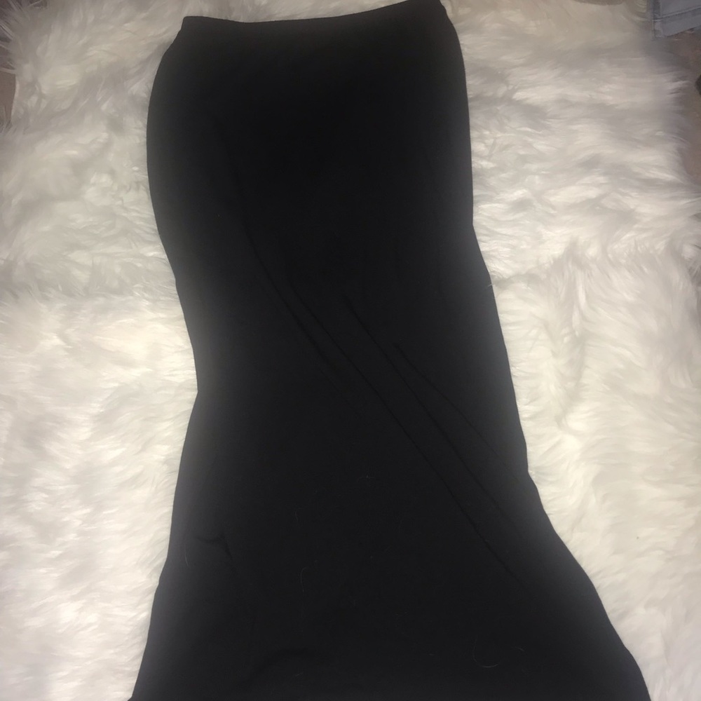 Cute and Classic Black Maxi Skirt with Slit